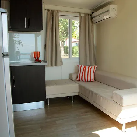 Albatross Mobile Homes On Europa Silvella אתר קמפינג סן פליס דל בנאקו