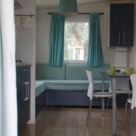 Albatross Mobile Homes On Europa Silvella אתר קמפינג סן פליס דל בנאקו